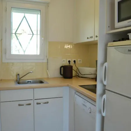 Appartamento 3 Pièces Avec Terrasse, Piscine, Parking Et Navette à - Fr-1-226-189